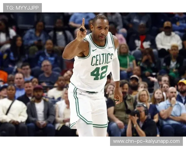 勇士老兵价值再显！霍福德外线开弓护框双在线——巅峰赛场的经验与智慧