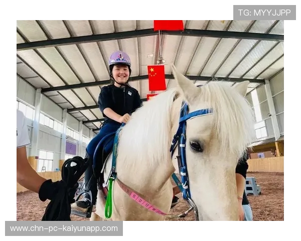 美国马术协会举办马匹护理培训班，提高骑手护理技能。，美国马术协会衣服